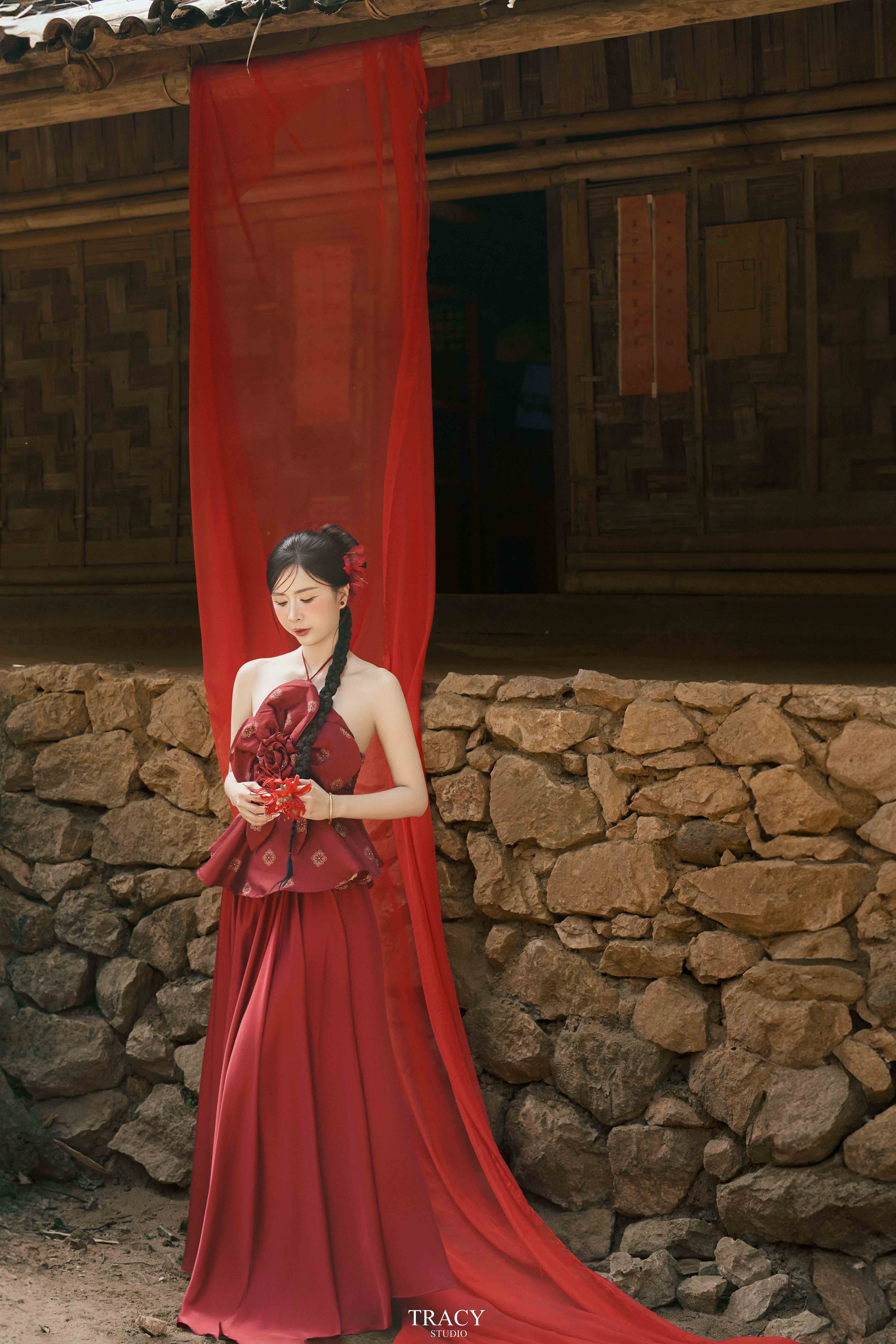 frontend/img/gallery/anh-tet-yem-ao-dai/tracy-studio-chup-concept-tet-sat-son (3).jpg